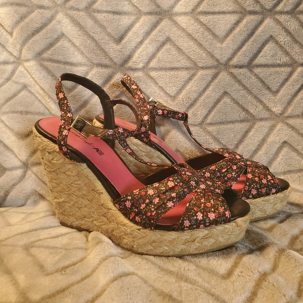 Floral wedge heels